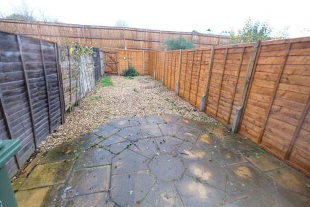 2 bedroom semi-detached house to rent - Photo 4