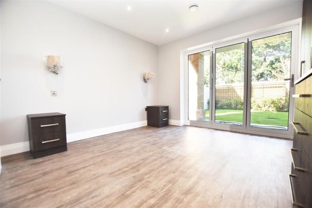 Wood Lane, Isleworth, Middlesex, TW7 - Photo 1