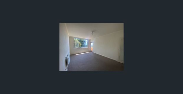 Terrific Two Bedroom Apartment In The Heart Of Kew - Photo 1