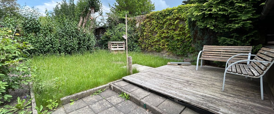 gemütliche, kleine 3,5-Raum-Wohnung im DG mit Garten - Photo 1