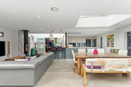 River Mount, Walton-on-Thames, KT12 - Photo 3