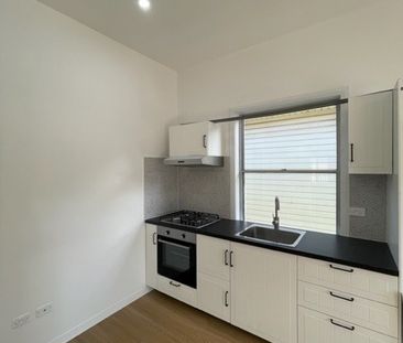 Charming 2-Bedroom House - Photo 4