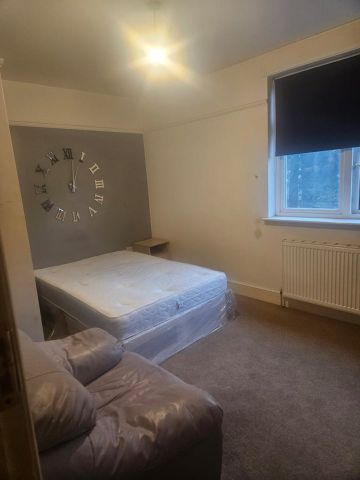 Room in a Shared House, Edgefield Avenue, IG11 - Photo 3