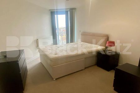 Spacious bright and airy two bedroom apartment in a very convenient location - Photo 4