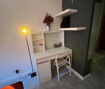 Room in a Shared House, Gorse Rise, SW17 - Photo 6