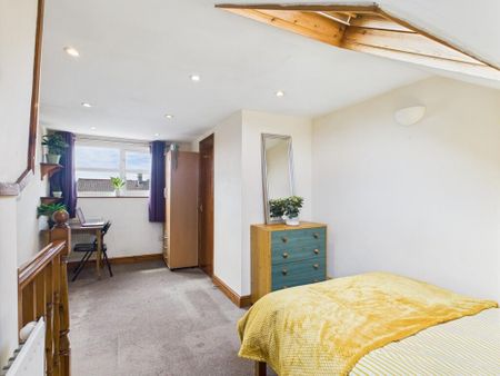 4 bedroom semi-detached house to rent - Photo 5