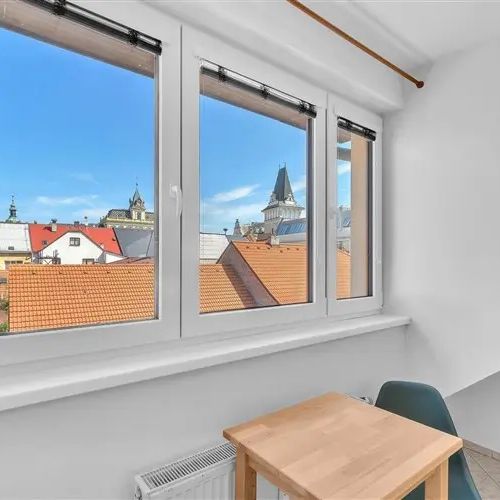 Moderní prostorný byt s lodžií - Fotografie 1