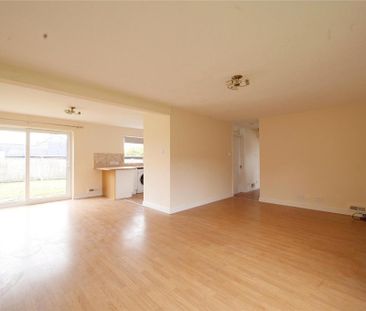 4 bedroom end of terrace house to rent - Photo 1