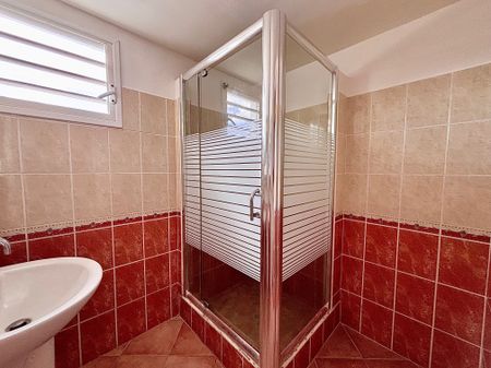 Location Maison 5 pièces 110m² LE GOSIER 97190 - Photo 3