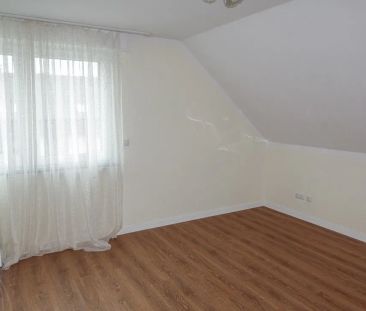 Großzügige DG-Wohnung für 2 Personen mit Einbauküche, Garage,großer... - Foto 1