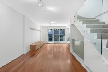 Stylish Dual-Level Inner-City Apartment with Space, Light and Location - Photo 3