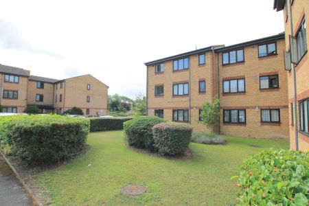Sandown Road, North Watford, WD24 - Photo 2