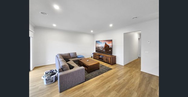 Beautiful Family Home in Ashbury! - Photo 1