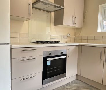 3 Bed Terraced House, Hollybush Street, E13 - Photo 6