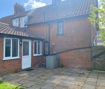 3 bedroom semi-detached house to rent - Photo 6