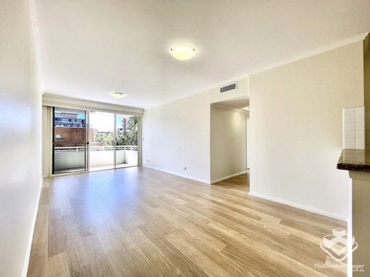 East facing apartment with near new floorboards - Photo 1