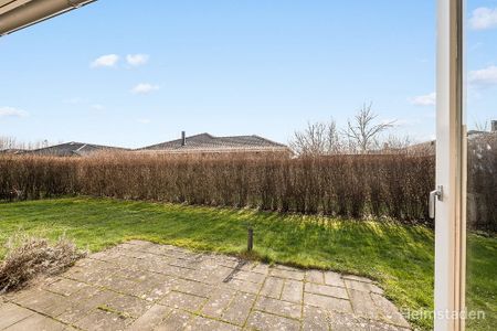 Attraktivt 1-plans rækkehus i Holluf Pile med egen have og parkering - Photo 3