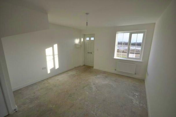 3 bedroom semi-detached house to rent - Photo 1