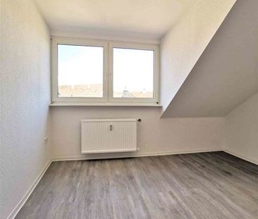 Frisch renovierte 3-Zi.-DG-Whg. mit modernem Badezimmer - Photo 1