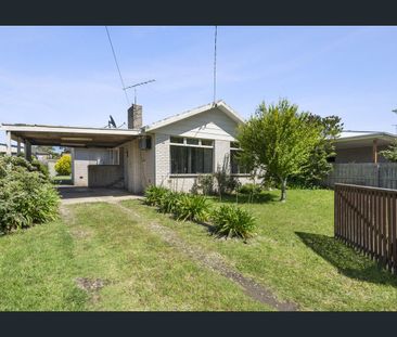 Convenient, Comfortable & Walk to Town & Beach - Photo 5