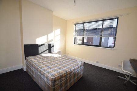 4 bedroom terraced house to rent - Photo 4