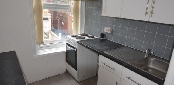 To Let 1 Bed Apartment - Photo 2