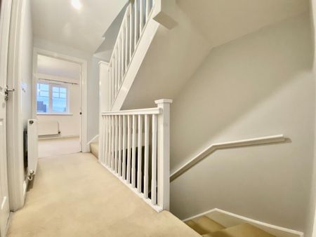 3 bedroom end of terrace house to rent - Photo 2