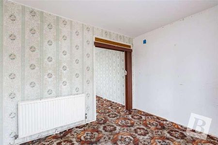 Trinidad Gardens, Dagenham, Essex, RM10 - Photo 3