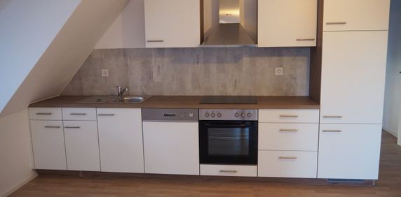Moderne 3.5 Zimmer-Dachwohnung mit Innenhof - Photo 2