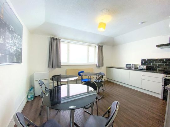 1 bedroom in a house share to rent - Photo 1