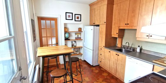 Luxueux 6 ½ Meublé Au Style Mid-century - Photo 3