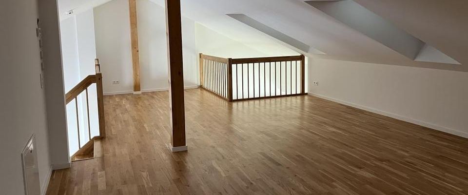 Extravagante Galeriewohnung! Dachterrasse, moderne EBK, Kaminoption! - Photo 1