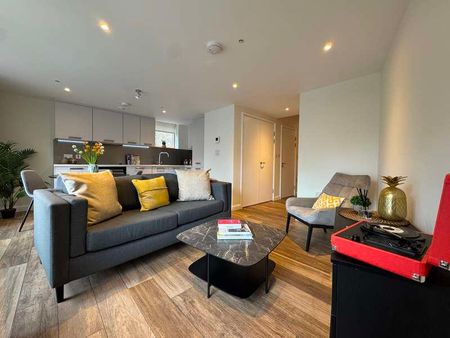 Queen Street, Maidenhead, Berkshire, SL6 - Photo 2