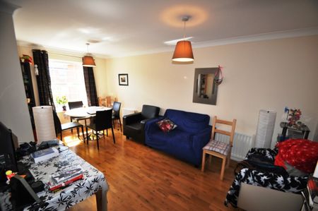2 bedroom Apartment - BRIDGE COURT, WELWYN GARDEN CITY. - Photo 2