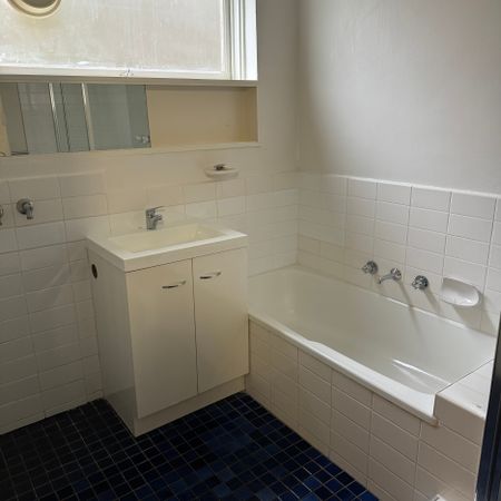 St Kilda East - Photo 4