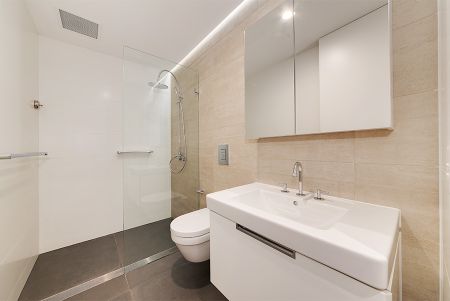 Split Level Two Bedroom Apartment With Parking - Photo 5