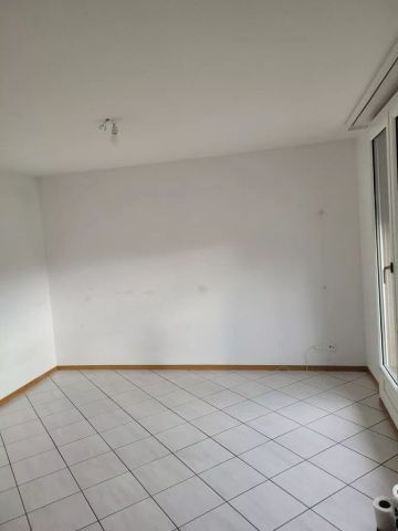 Studio en cours de rafraîchissement à deux pas du lac avec balcon - Photo 2