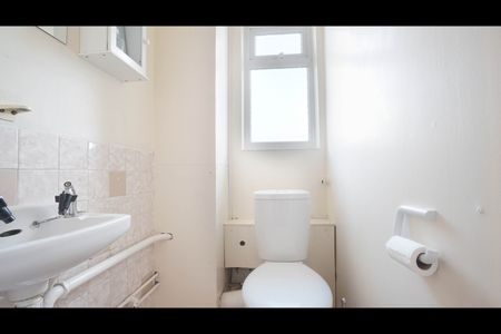 Room in a Shared House, Wager Street, E3 - Photo 5
