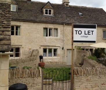 Character Cotswold Stone Small Mid Terraced Cottage in Centre of Sh... - Photo 1