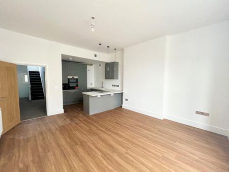 3 bedroom flat to rent - Photo 3