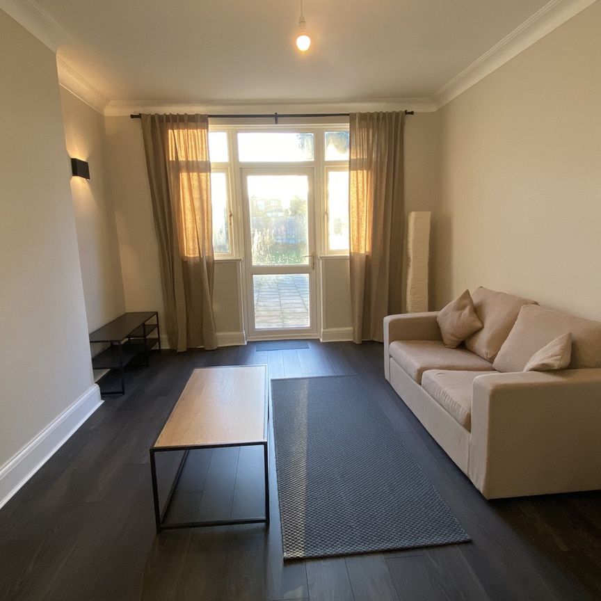 4 Bed Detached House, London, SE24 - Photo 1