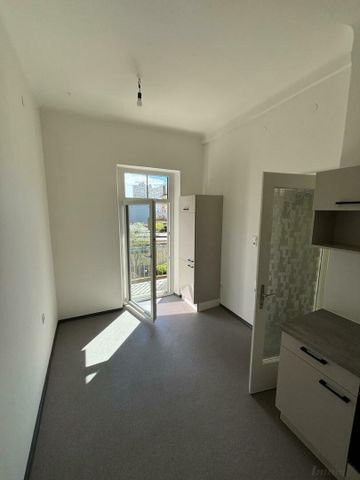 Frisch saniert im Herzen der Stadt: Wohnung mit Innenhofbalkon sucht neue Bewohner*innen! | 2. Stock ohne Lift - Foto 4