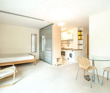 Studio to rent - Photo 1