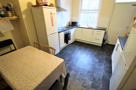 5 bedroom terraced house to rent - Photo 2