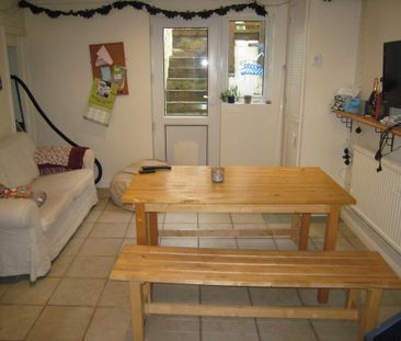 4 bedroom terraced house to rent - Photo 1