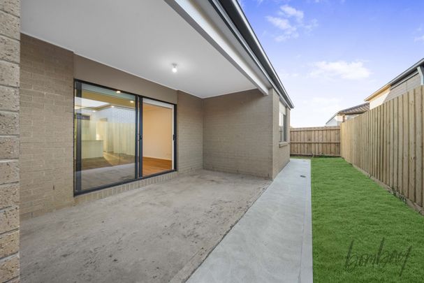 Spacious 4-Bedroom Family Home for Rent in Mickleham! - Photo 1