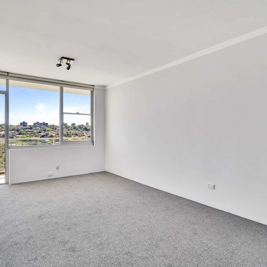 BRIGHT TWO BEDROOM APARTMENT WITH SWEEPING HARBOUR VIEWS - Photo 1