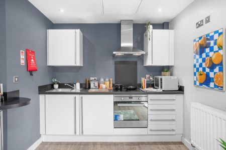 1 bedroom in a flat share to rent - Photo 4