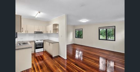 Freshly Updated Unit in Prime Wynnum Location - Photo 4