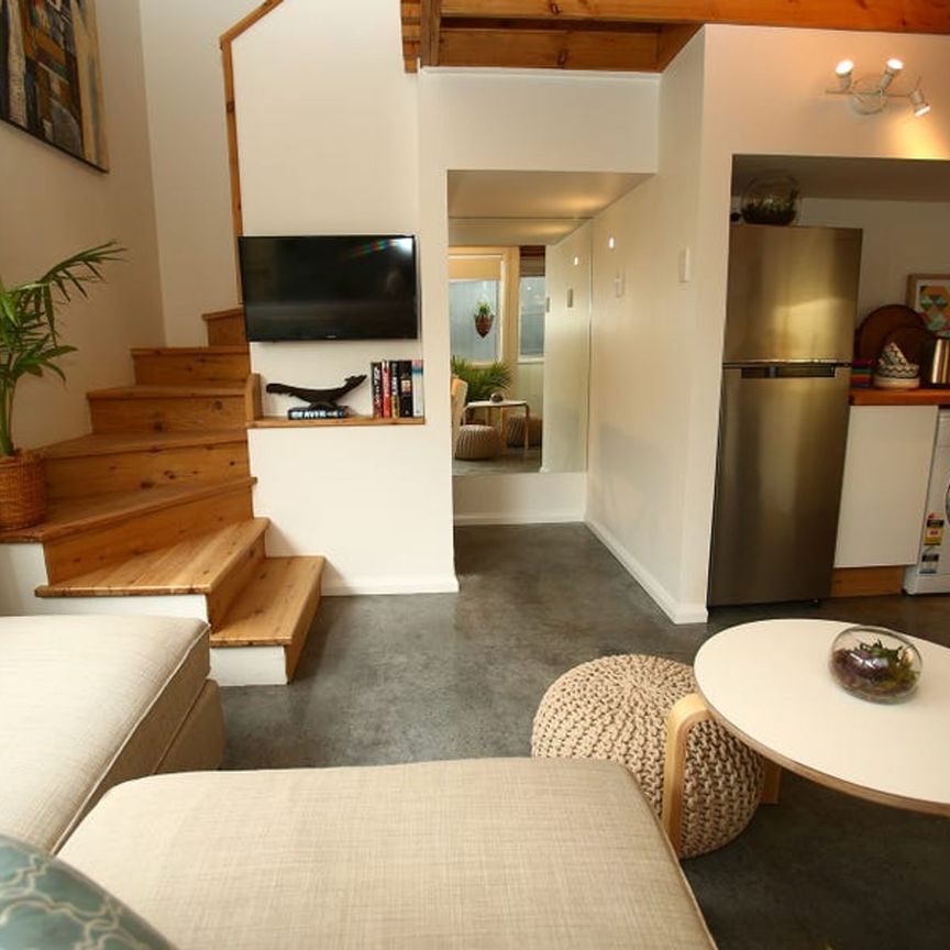 Stylish Two-Storey Apartment Near Shops and Beaches - Photo 1